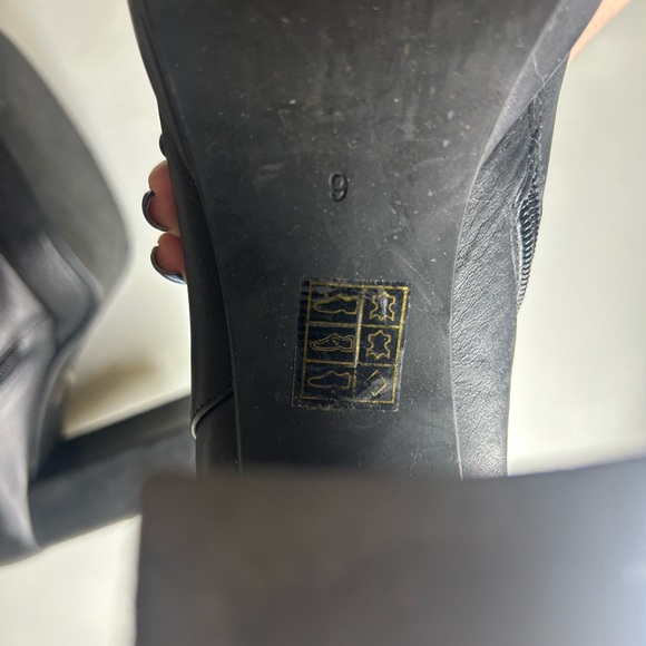 Jeffrey Campbell Bootie Platform Heel Distressed  Black Leather Zip Size 9 EUC - Picture 5 of 5